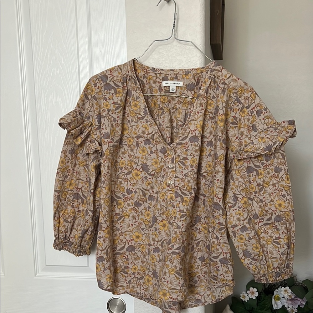 Madewell Floral Ruffle-Sleeve Blouse in Beige, Brown, Taupe